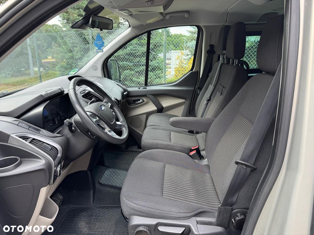 Ford Tourneo Custom - 24