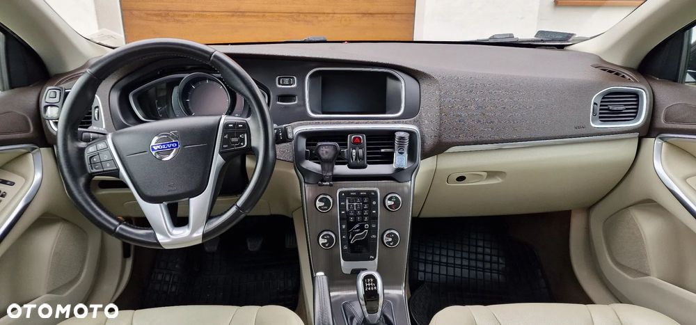 Volvo V40 D4 Summum - 14