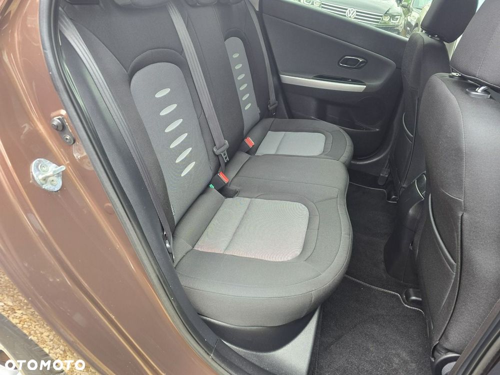 Kia Ceed - 11