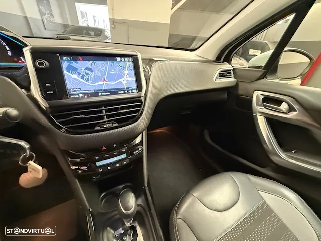 Peugeot 2008 1.2 PureTech Allure EAT6 - 8