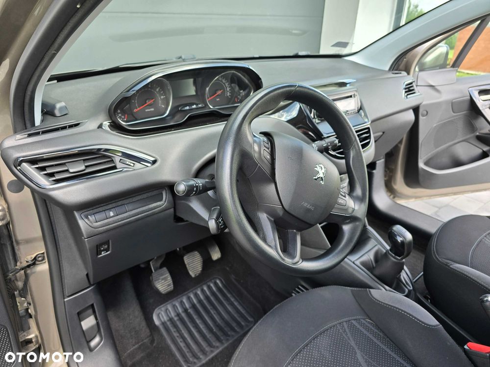 Peugeot 208 - 2