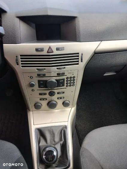 Opel Astra III GTC 1.6 Cosmo - 9