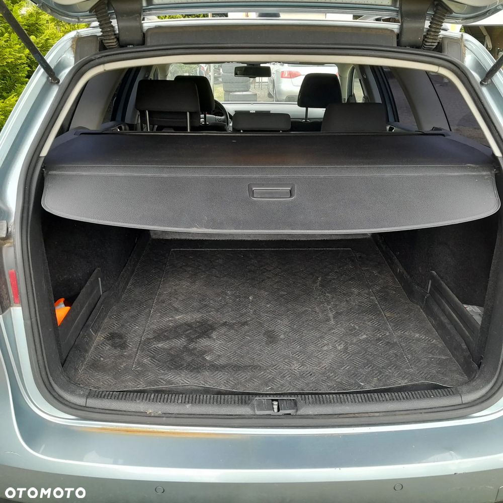 Volkswagen Passat - 16