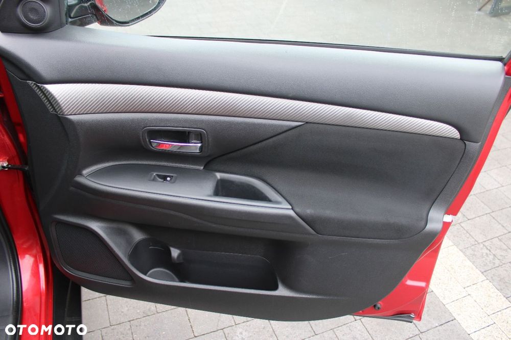 Mitsubishi Outlander - 25