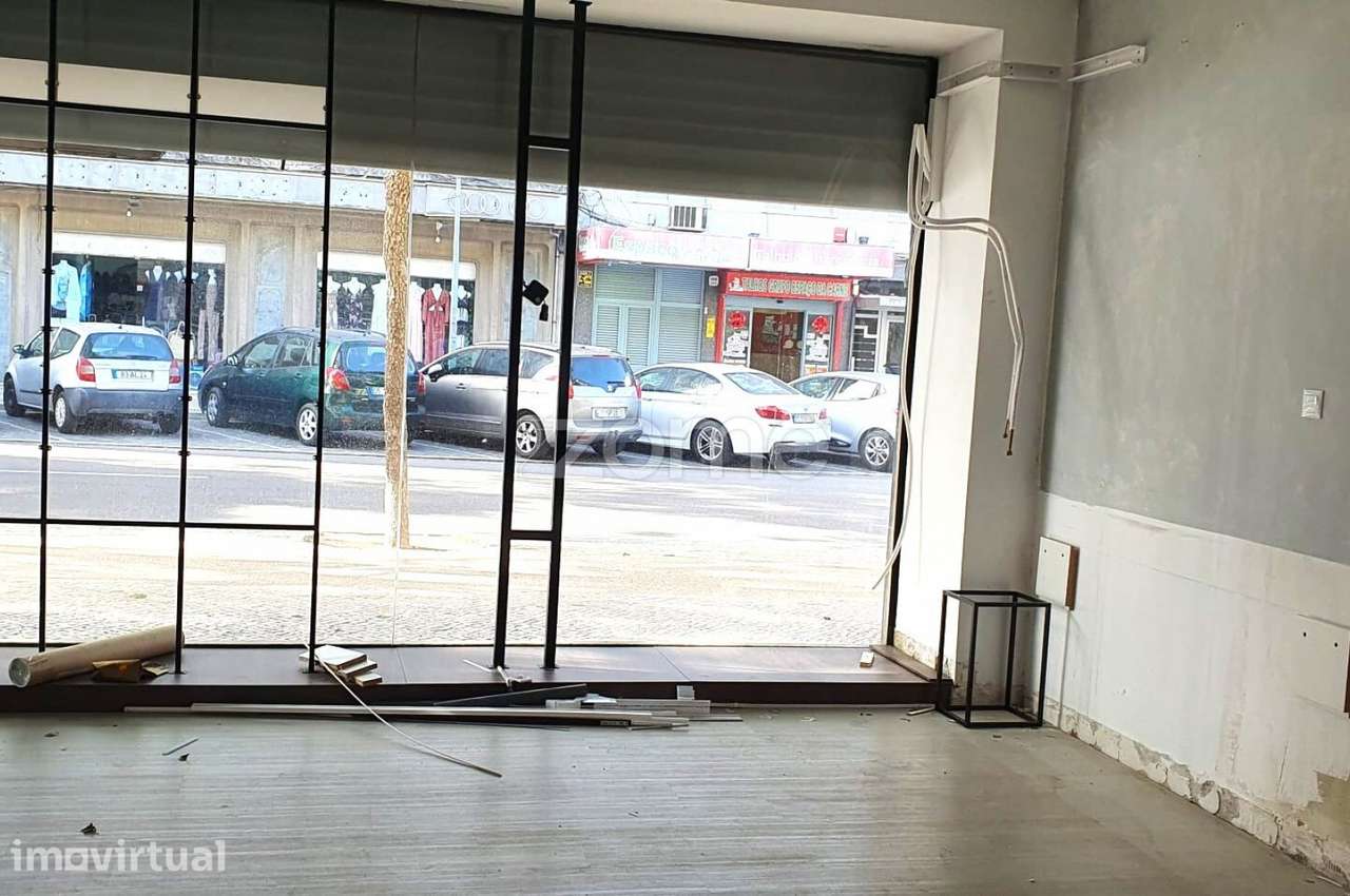 ESPAÇO COMERCIAL PARA ARRENDAMENTO NA AV. 5 DE OUTUBRO, SETÚBAL - Grande imagem: 2/15