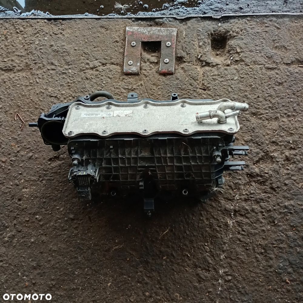 Kolektor ssący 04E129711L - 1