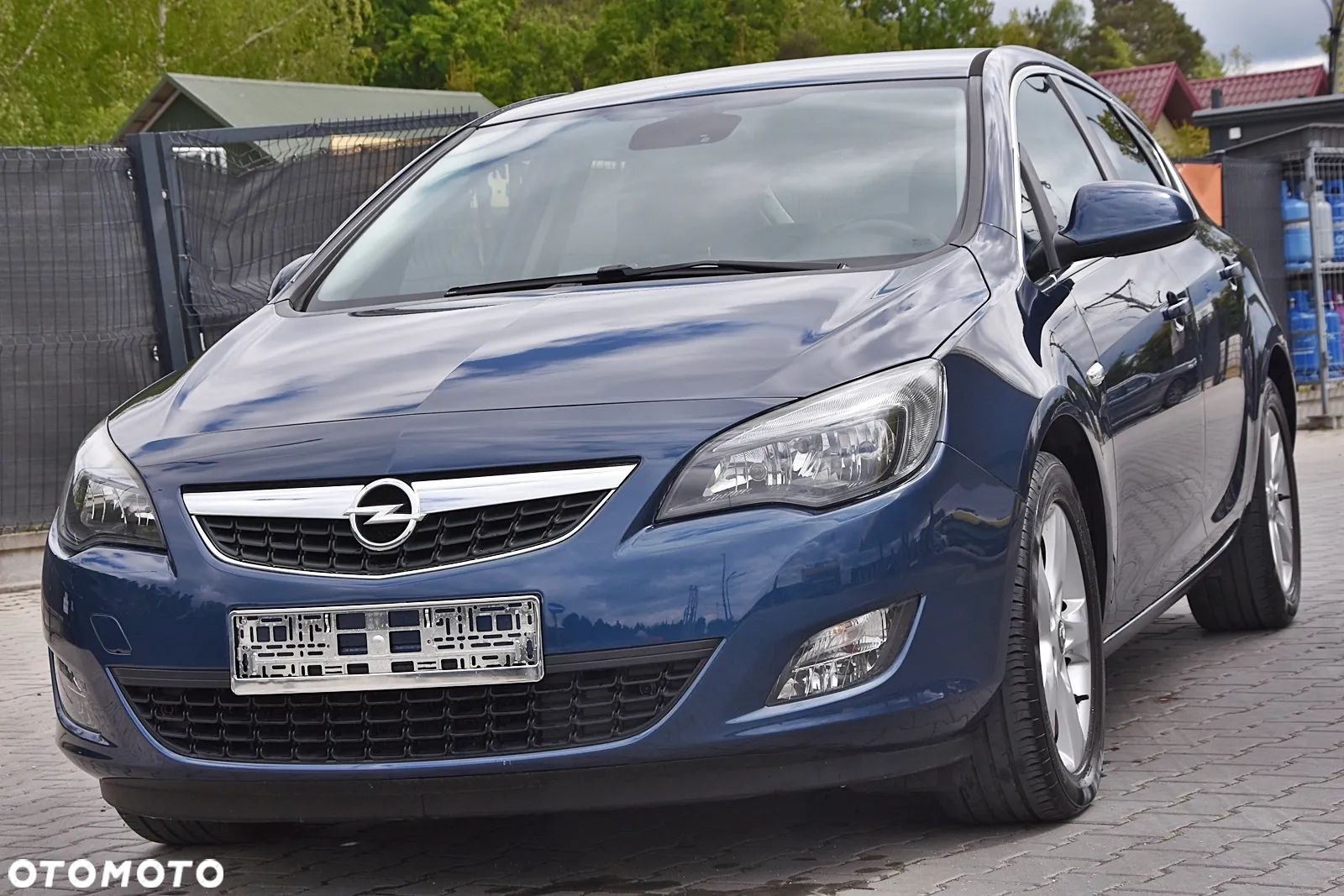 Opel Astra 1.6 Turbo Cosmo - 1