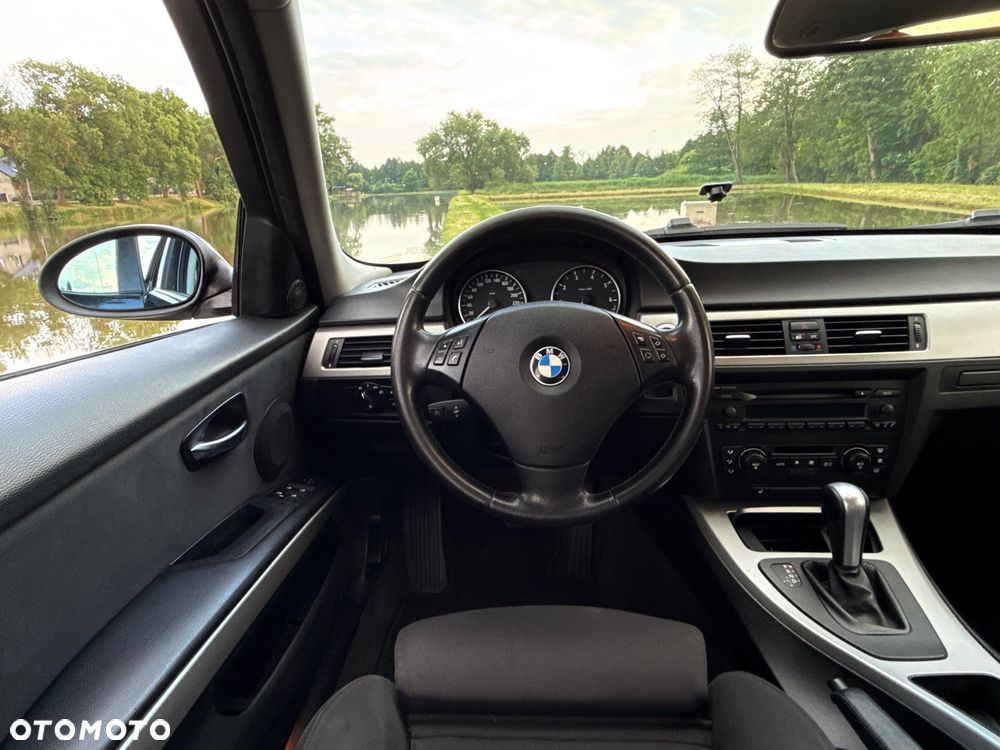 BMW Seria 3 320i - 25