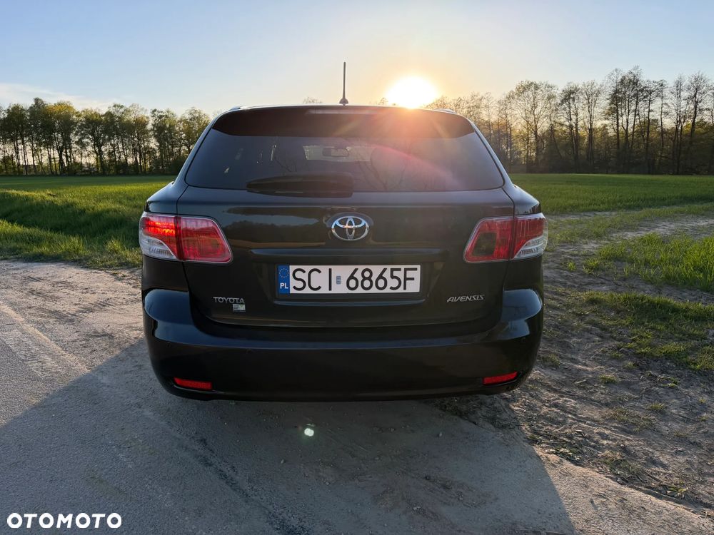 Toyota Avensis 1.8 Premium EU5 - 5