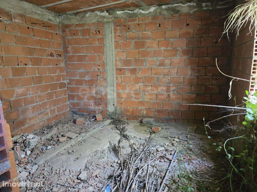 Moradia para Recuperar com Terreno Adjacente - Localizada em Trigac... - Grande imagem: 4/21