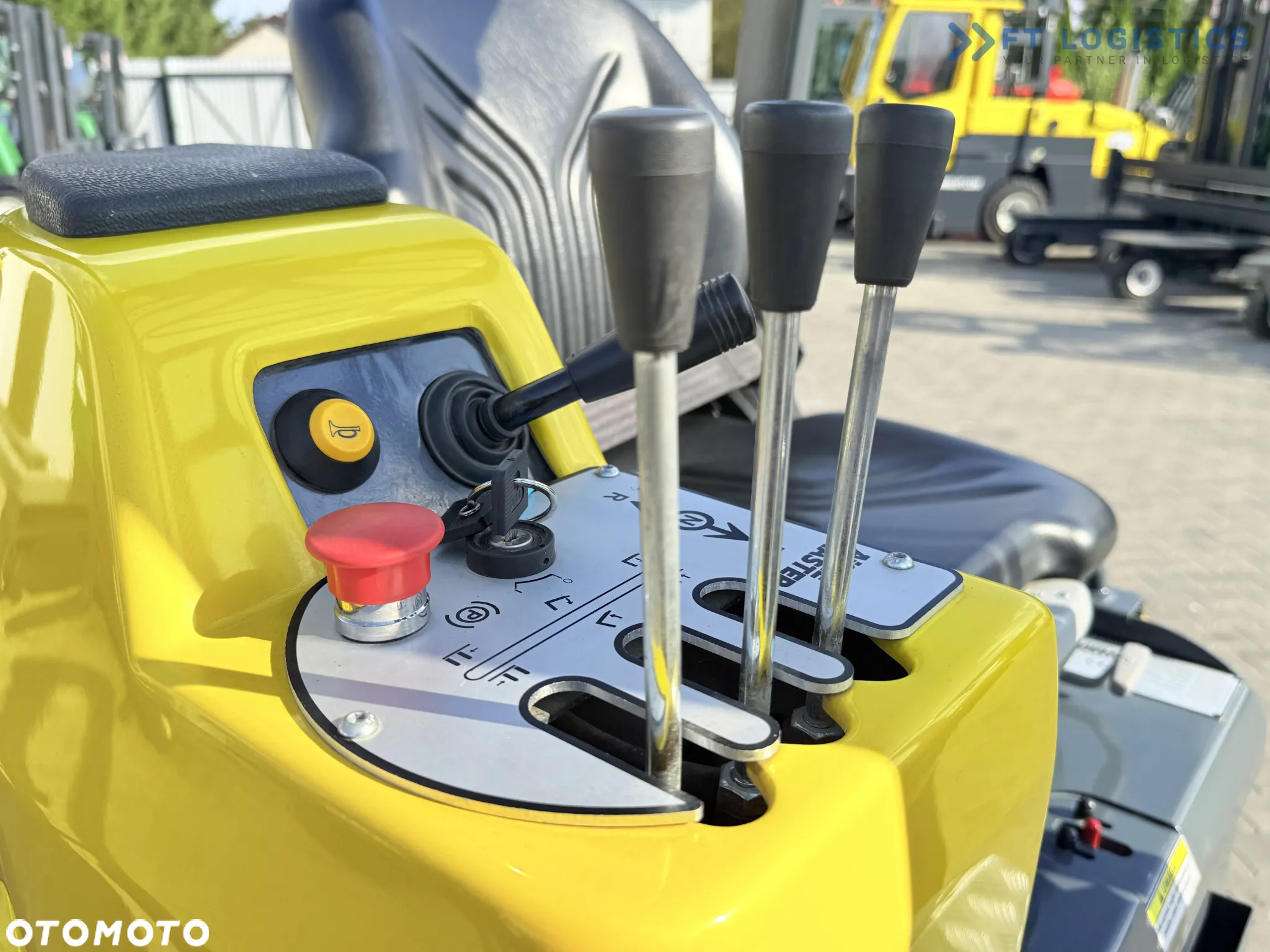 Combilift AISLE MASTER 20SHE / PRZEGUBOWY WÓZEK WIDŁOWY / TRIPLEX 8500MM / ELEKTRYCZNY / WOLNY SKOK / PRZESUW WIDEŁ / NOWE OPONY / JEDYNE 1176H / STAN IDEALNY / Szeroka oferta wózków czterokierunkowych i bocznych, dopasowanych do różnorodnych potrzeb i zastosowań - 11