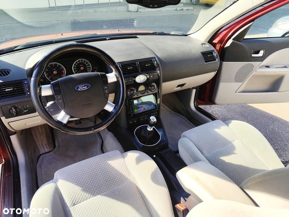 Ford Mondeo 2.0 Ghia - 8