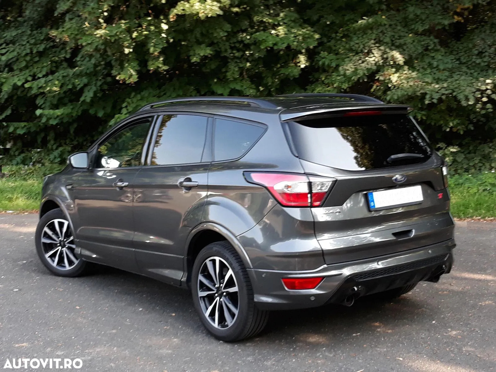 Ford Kuga 1.5 EcoBoost 2x4 ST-Line - 2