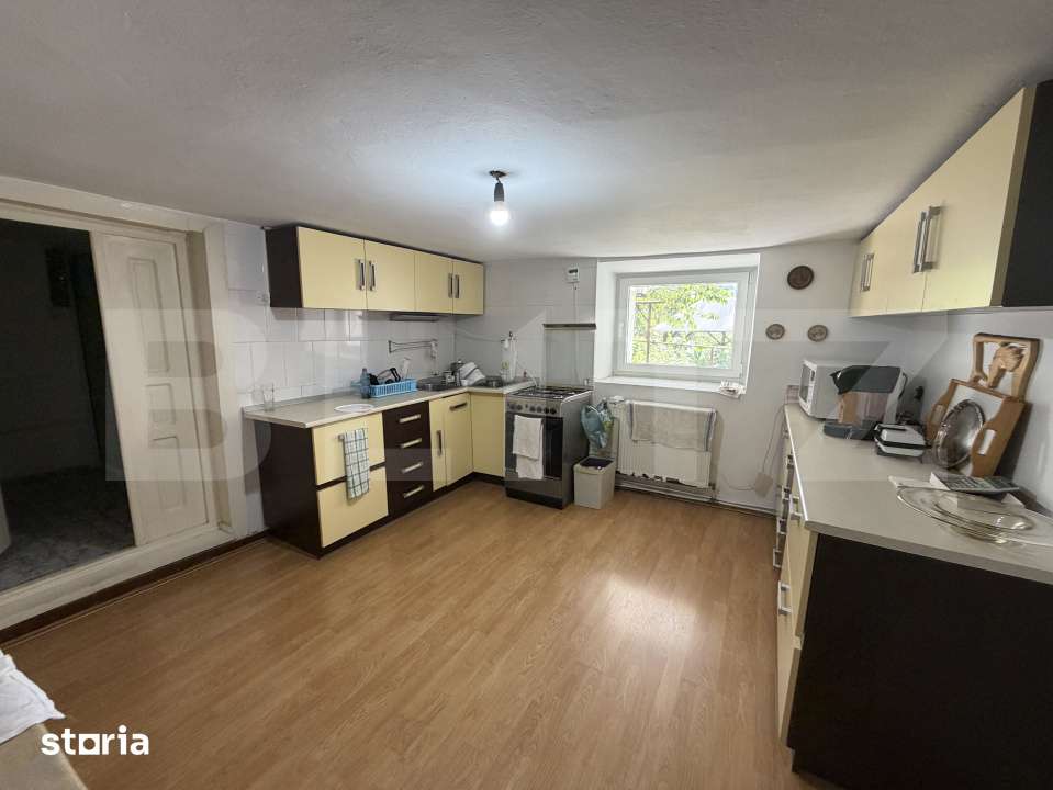 Casa de vanzare, 5 camere si un teren de 500 mp - Imagine principală: 4/14