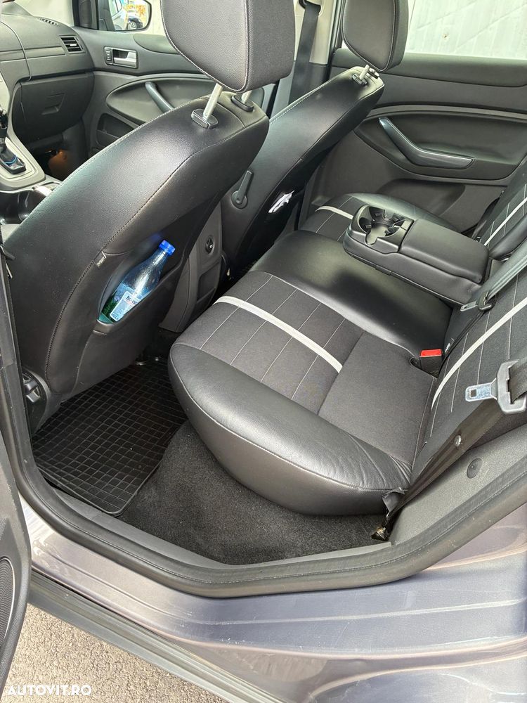 Ford Kuga - 10