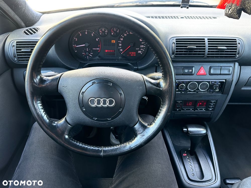 Audi A3 3-drzwiowe 1.6 Attraction - 20