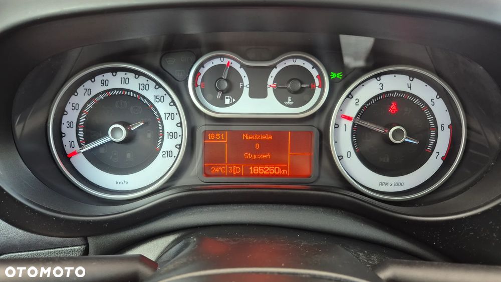 Fiat 500L 1.4 16V Urban Edition - 9