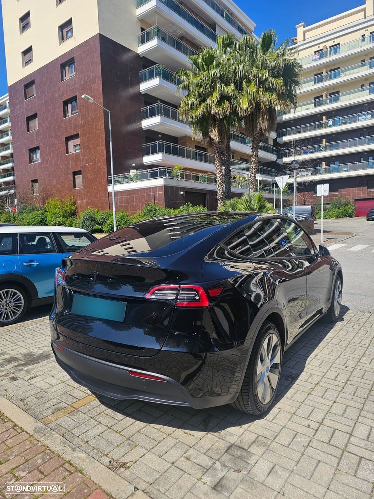 Tesla Model Y - 4