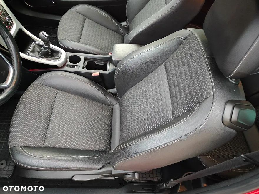 Opel Astra IV GTC 1.6 T Sport - 11