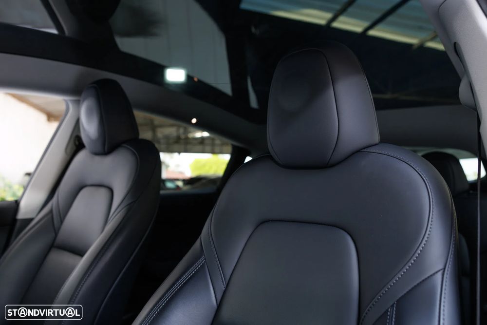 Tesla Model Y Long Range Dual Motor AWD - 12