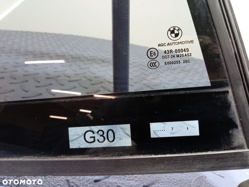BMW 5 G30 SEDAN SZYBA DRZWI TYŁ PRAWA TRÓJKĄT 7381348 - 4
