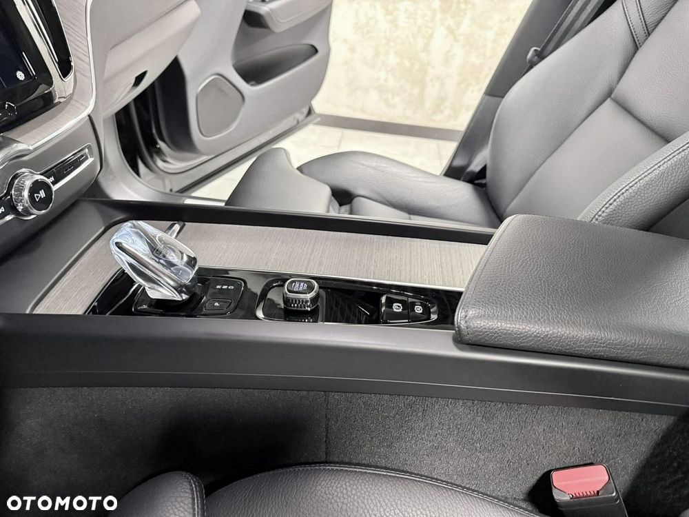 Volvo XC 60 T8 Plug-In Hybrid AWD Inscription Expression - 28