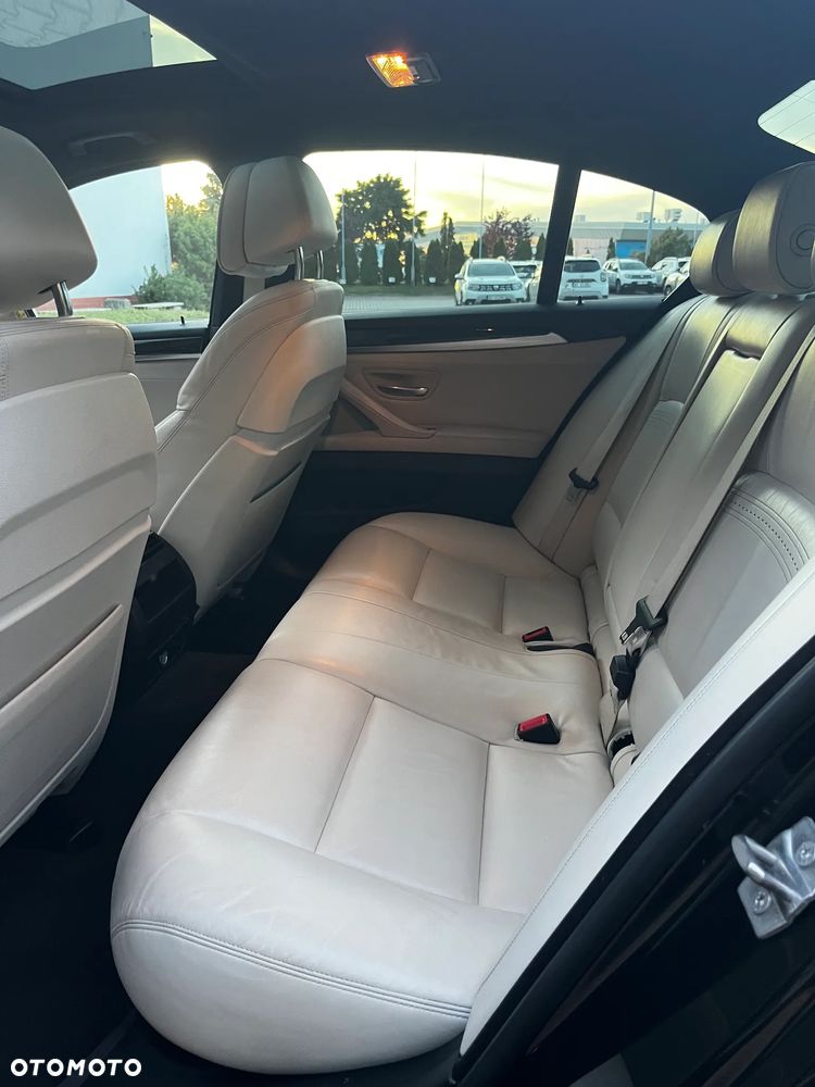 BMW Seria 5 535i xDrive Sport-Aut Luxury Line - 14