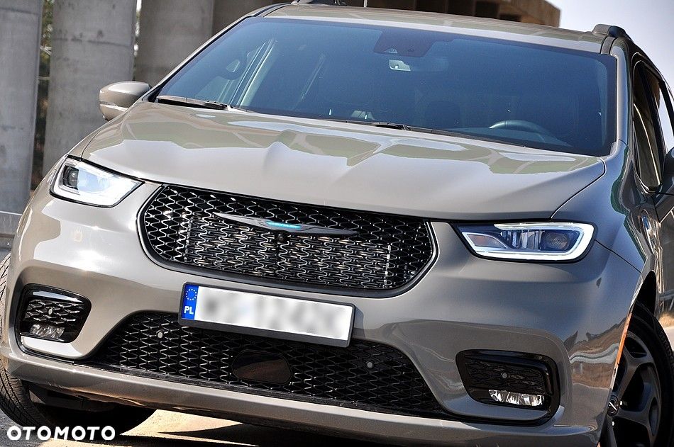 Chrysler Pacifica - 8