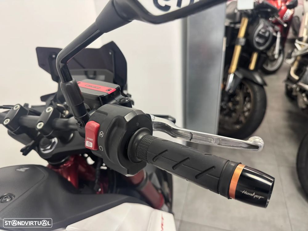 Honda CB 750 Hornet - 7