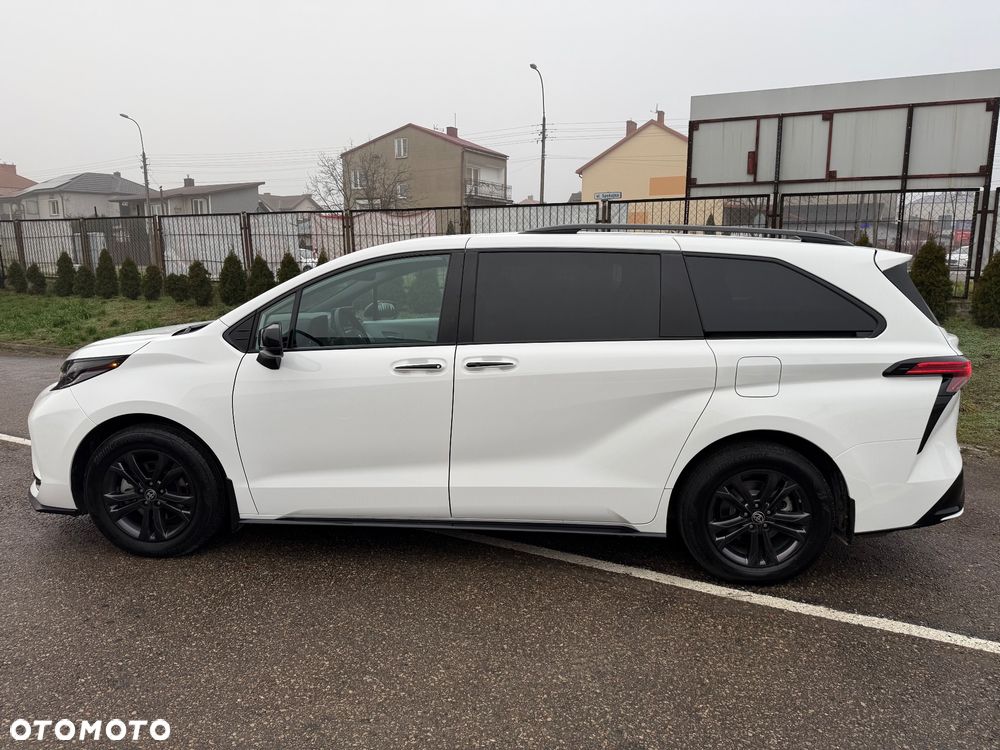 Toyota Sienna - 5