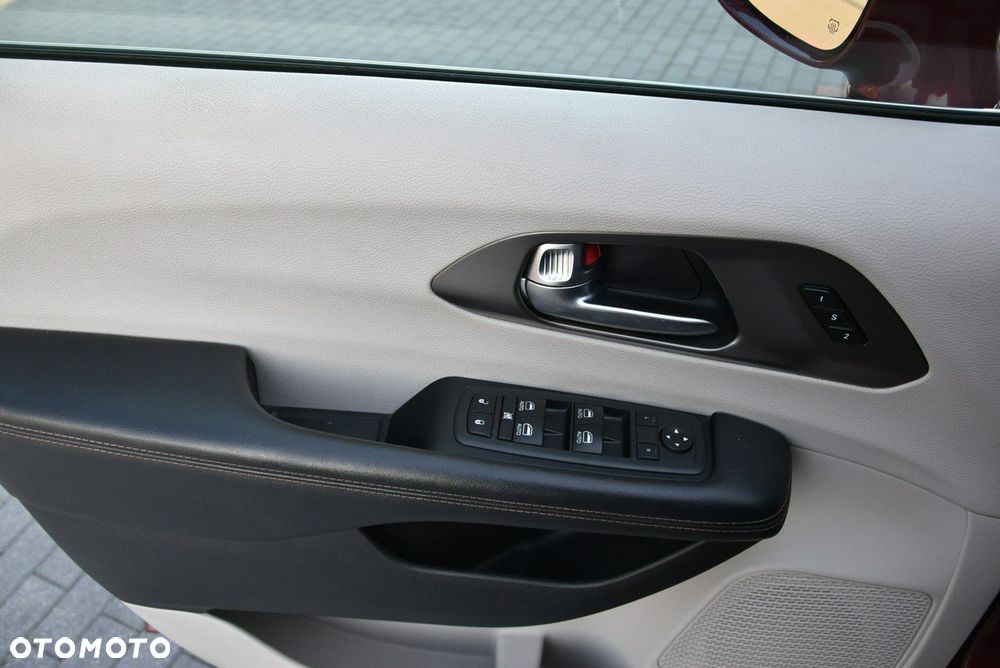 Chrysler Pacifica - 26