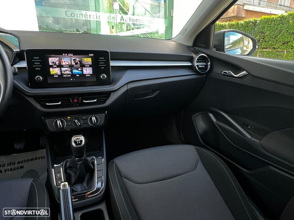 Skoda Fabia 1.0 MPI First Edition - 38