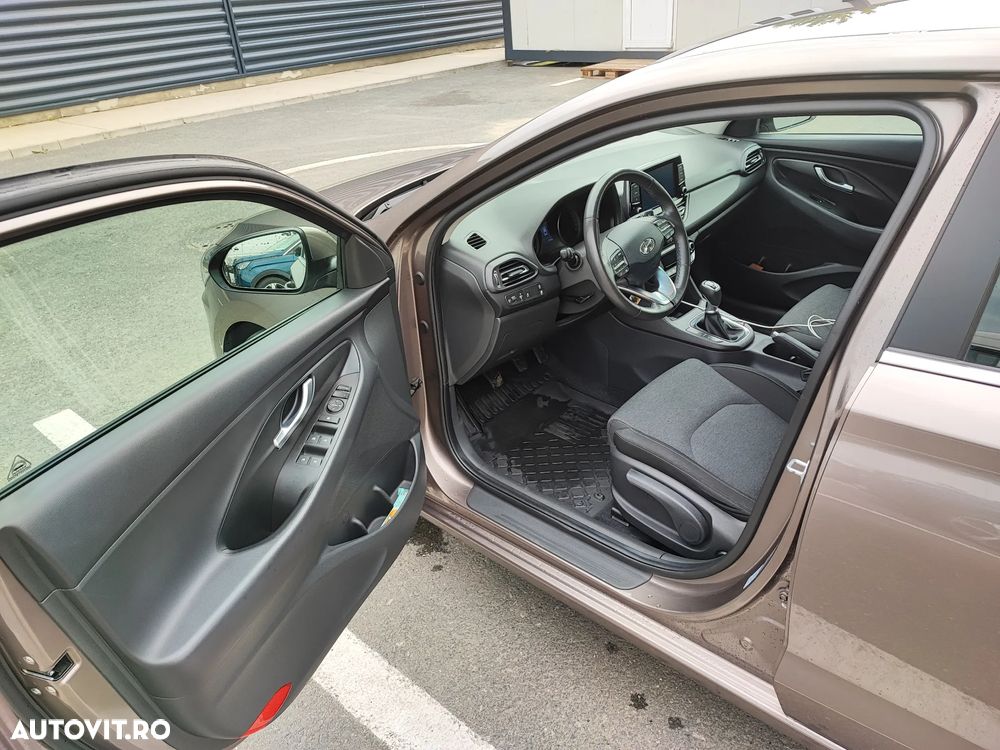 Hyundai i30 1.5 T-GDI 160CP MHEV 5DR M/T Highway - 10