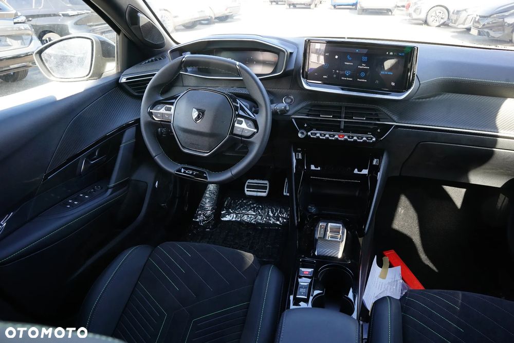 Peugeot 208 1.2 mHEV GT - 8