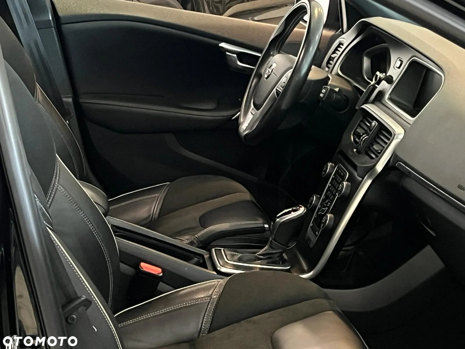 Volvo V40 D3 Geartronic RDesign - 21