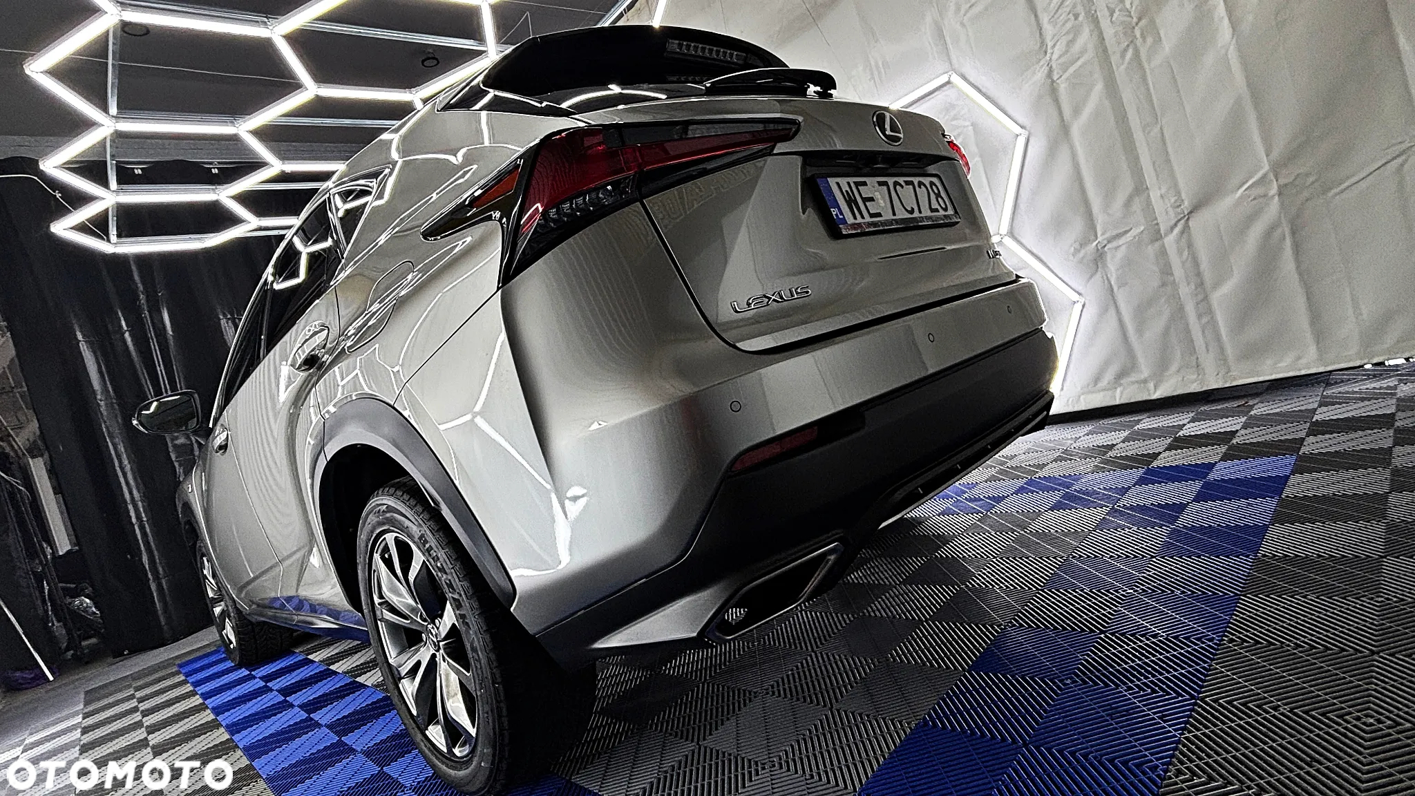 Lexus NX 300 F Sport AWD - 18