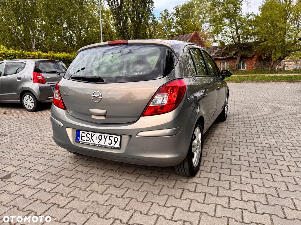 Opel Corsa 1.2 16V Essentia - 4