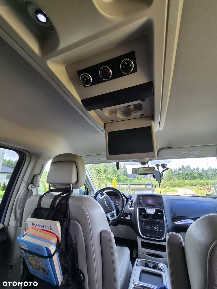 Chrysler Town & Country 3.6 Limited - 9