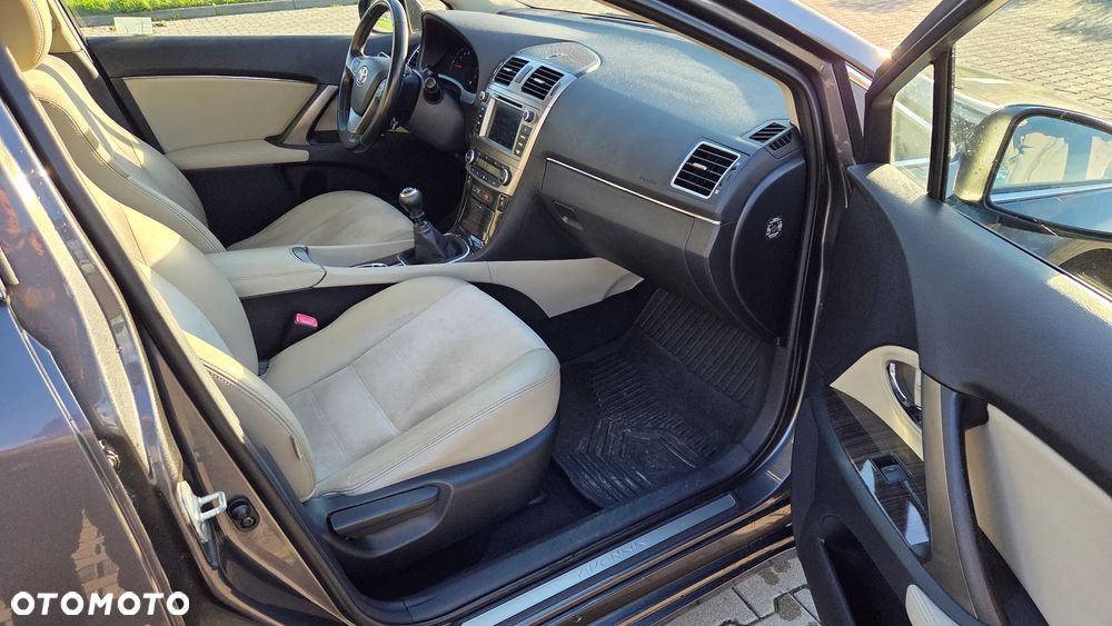 Toyota Avensis 1.8 Sol plus NAVI - 13