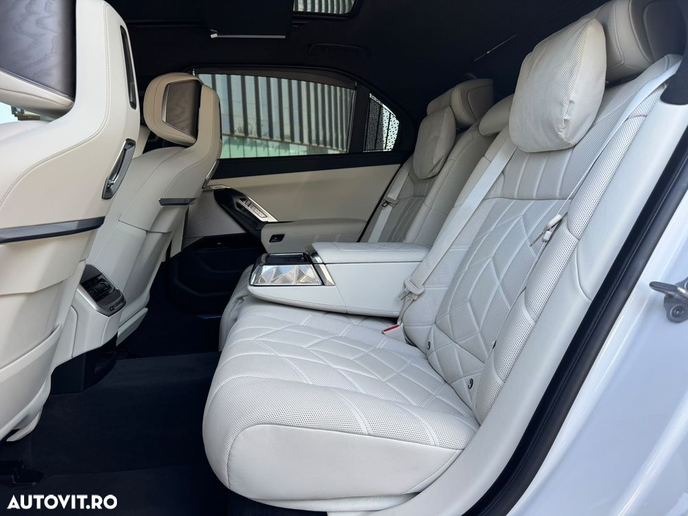 BMW Seria 7 - 18