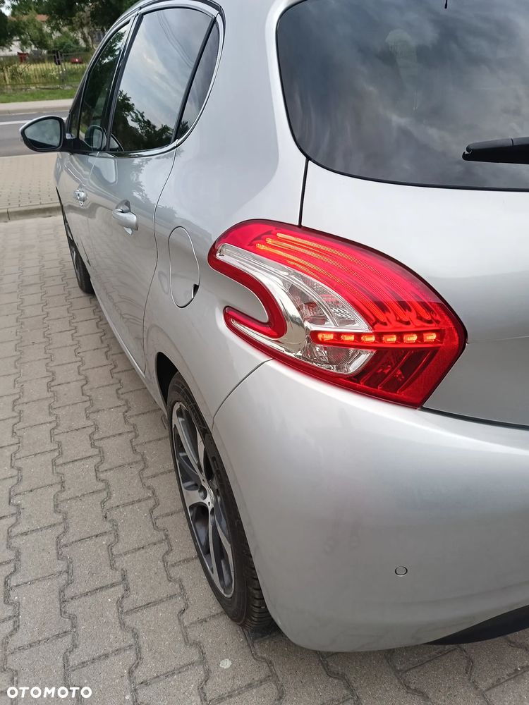 Peugeot 208 1.6 e-HDi Allure STT - 8