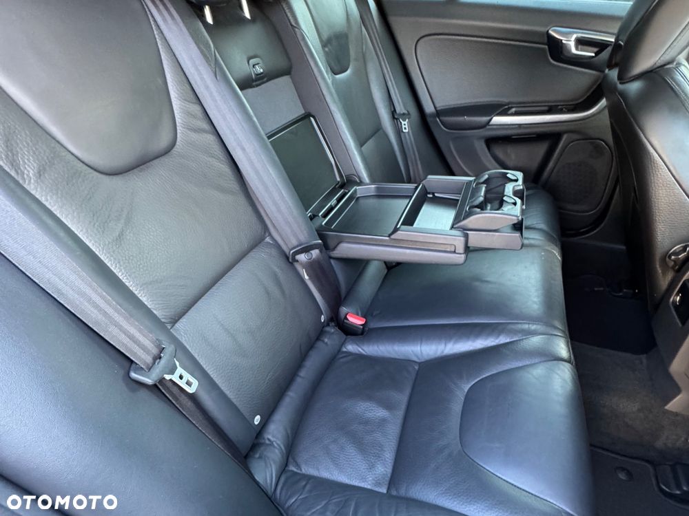 Volvo V60 D3 Momentum - 24