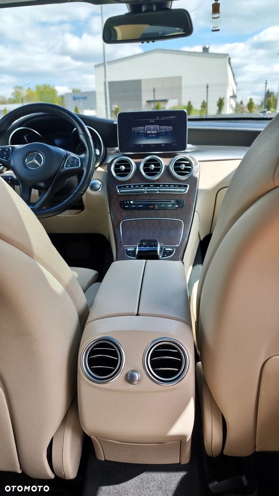 Mercedes-Benz GLC 300 4Matic 9G-TRONIC Exclusive - 24