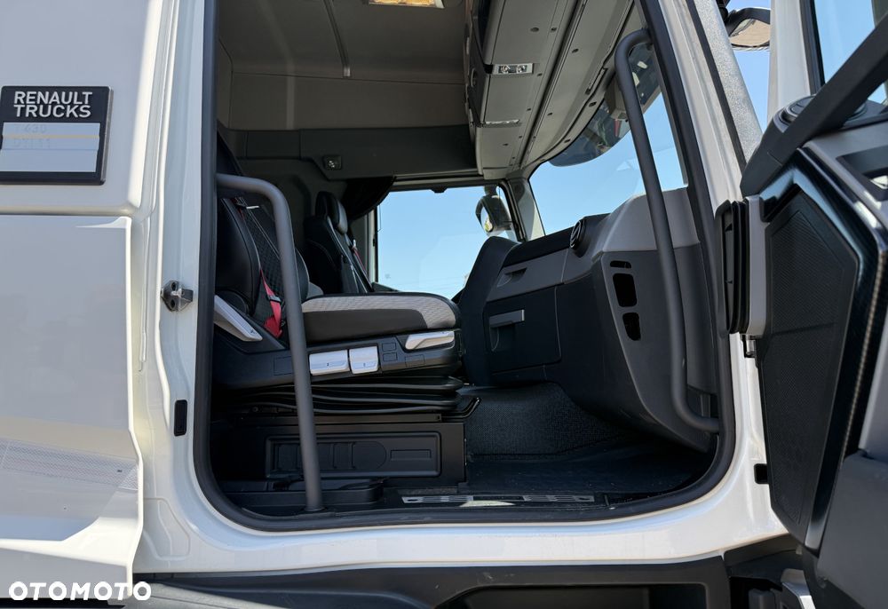 Renault T 430 / CHŁODNIA / SCHMITZ / WINDA / 6×2 /  21 EUROPALET / SYPIALKA / 3 OSIE  /  PRZEBIEG TYLKO  199 TYŚ  / AUTOMAT / JAK NOWA / E6 / SPROWADZONA / - 17