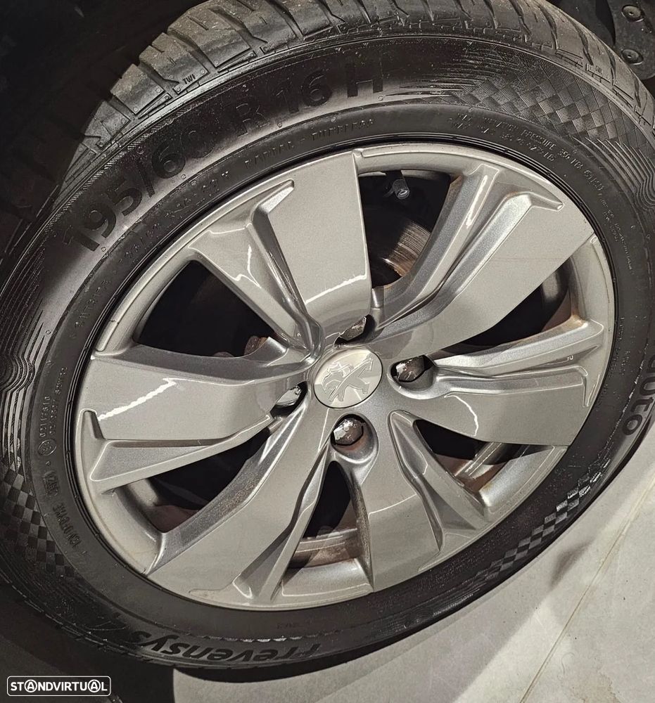 Peugeot 2008 1.2 PureTech Style - 23
