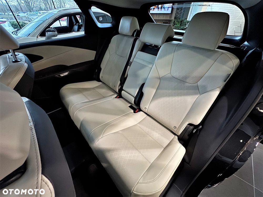 Lexus RX - 8