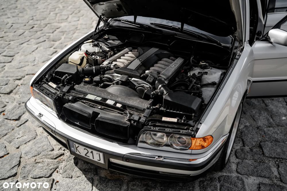 BMW Seria 7 750iL - 23