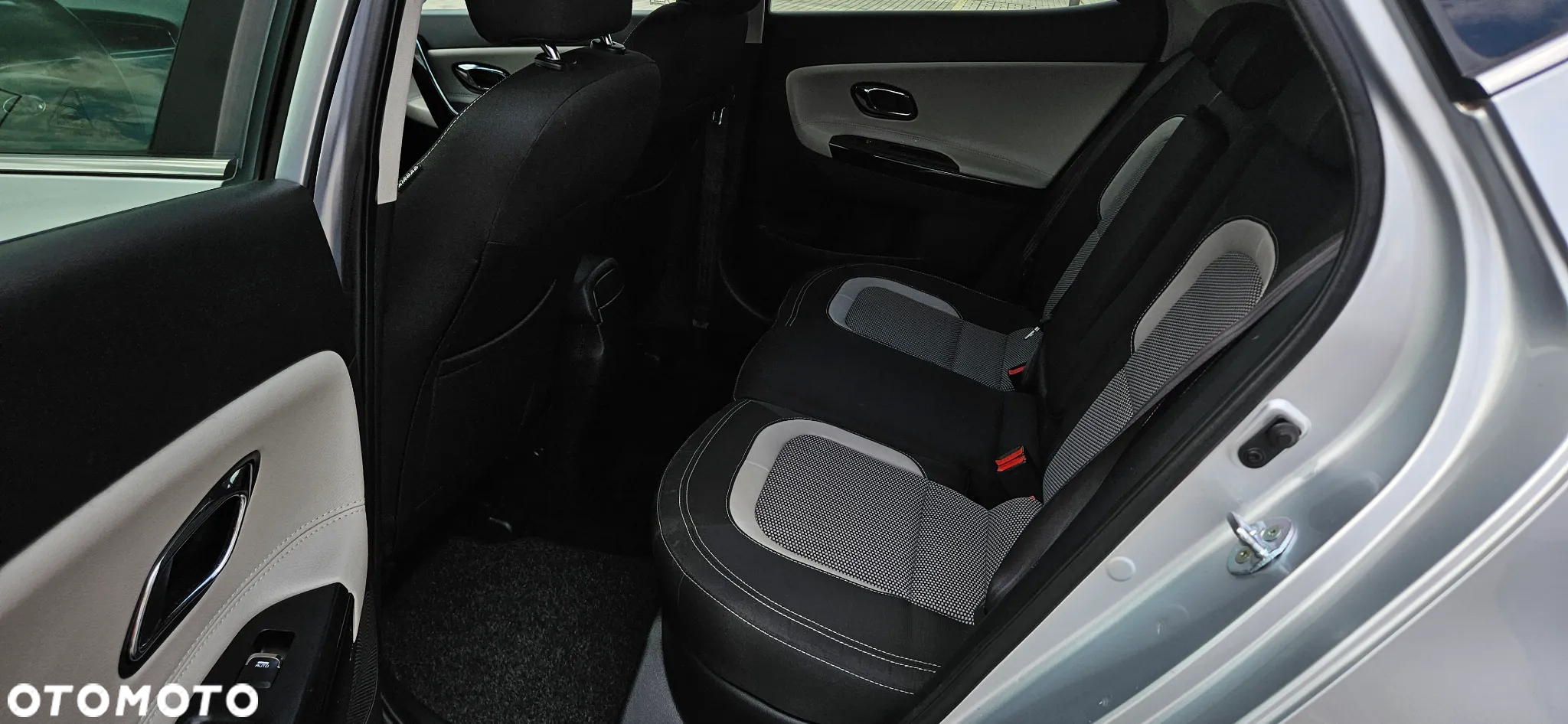Kia Ceed 1.6 CRDi 136 DCT ISG SW Platinum Edition - 8