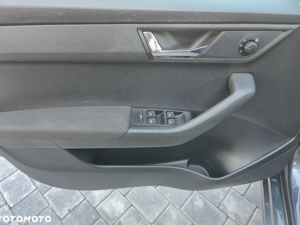 Skoda Fabia 1.0 MPI Joy - 17