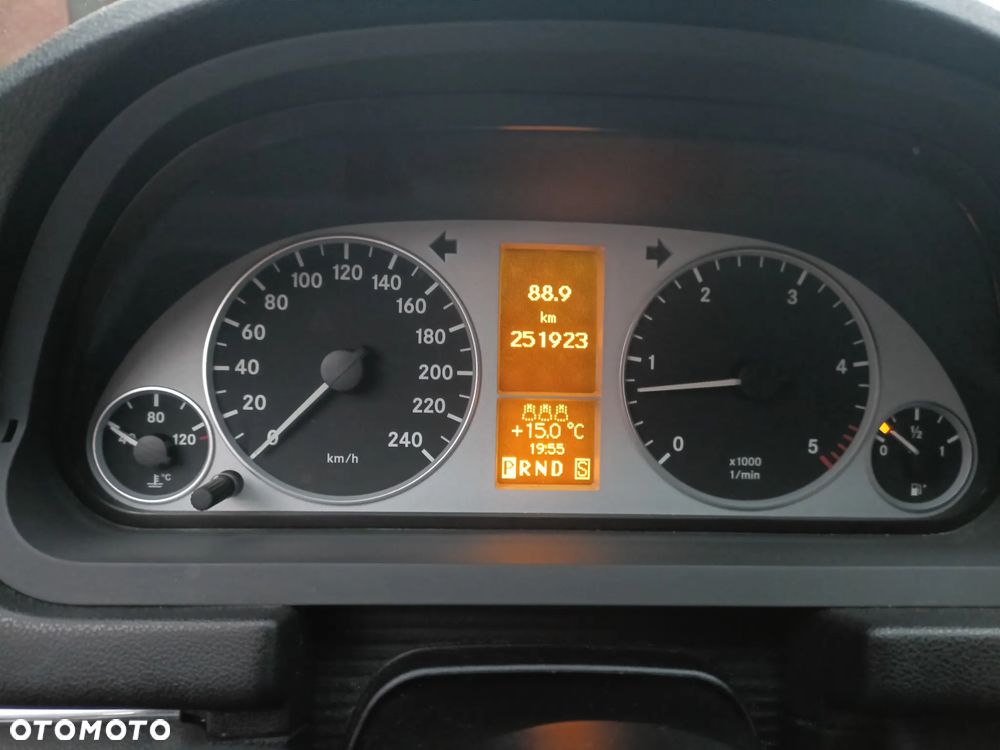 Mercedes-Benz Klasa B 180 CDI Autotronic - 16